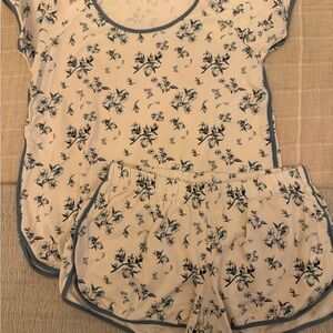 Women’s Lake Pajamas Floral Print Pajama Set